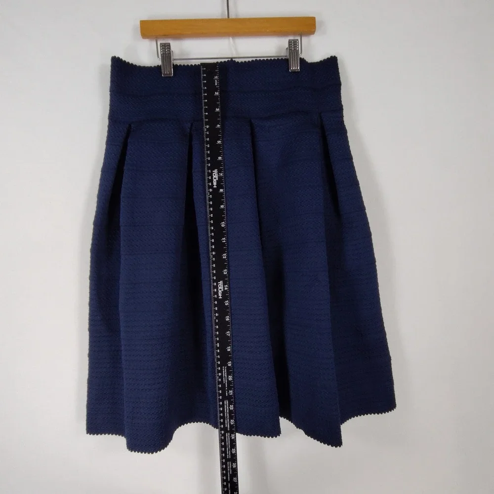New York & Company 7th Avenue Navy Blue Textured Pleated A-Line Skirt Medium